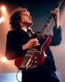 ANGUS YOUNG - guitarra solo (1973 - presente)